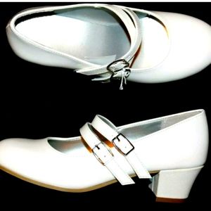 America  Eagle Girls Ari Marry Jane White Dress Shoes  Size 3- 1/2